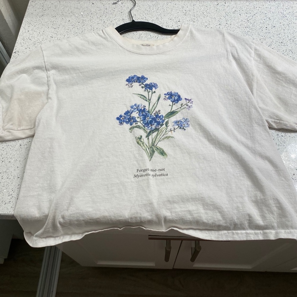 brandy melville forget me not tee 💐